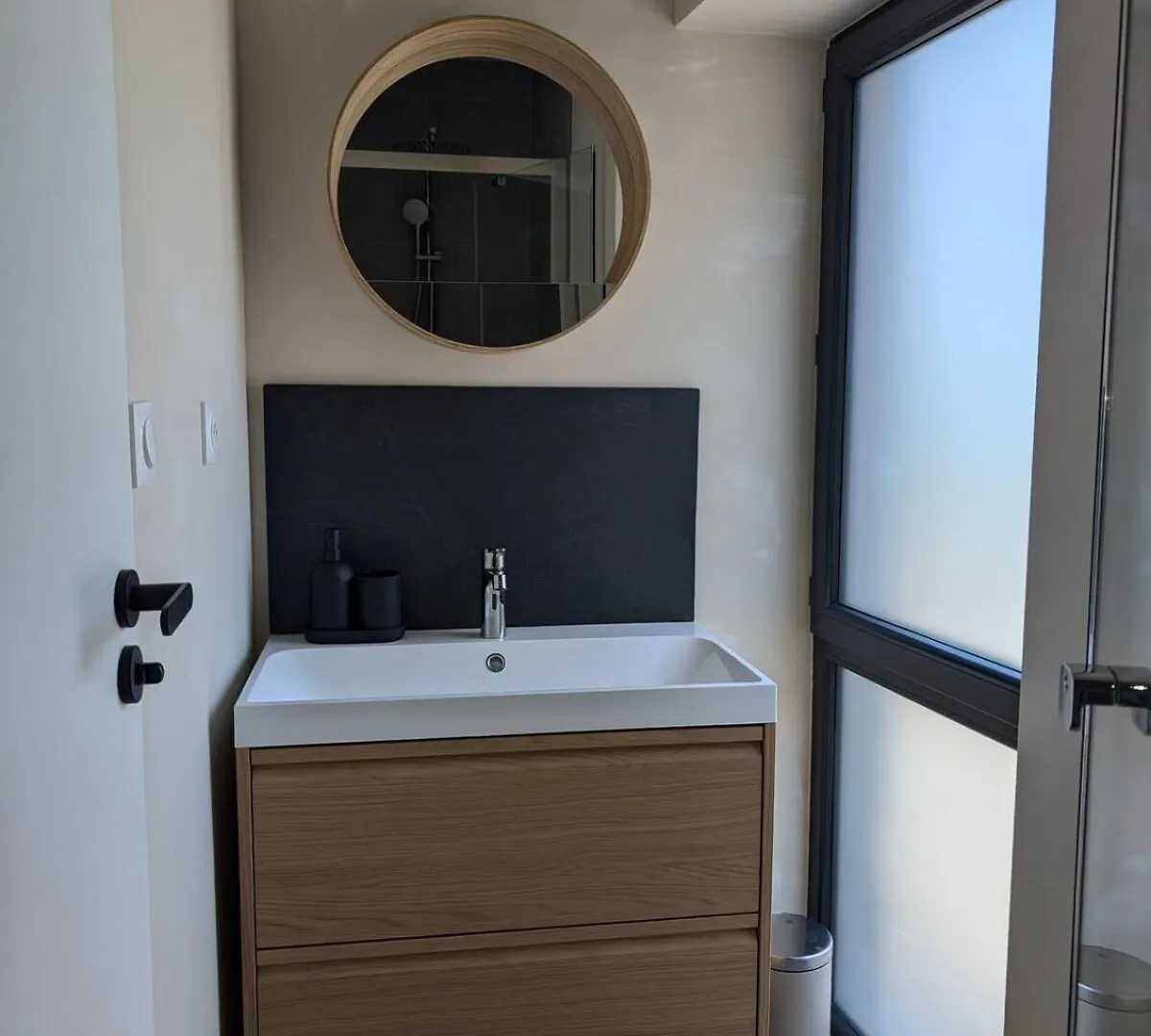 Renovated apartment with view Chanaz France