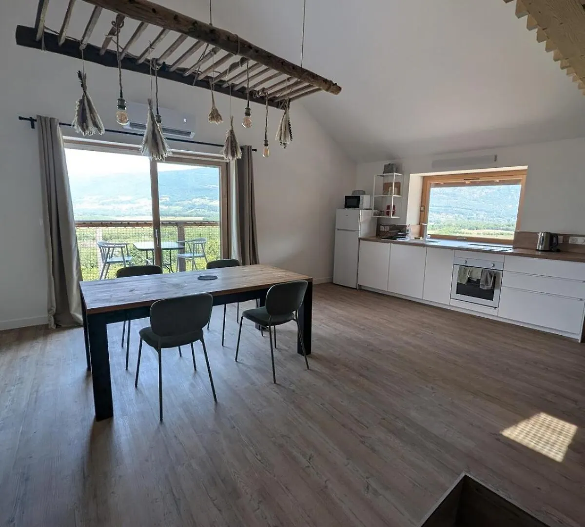 Renovated apartment with view Chanaz 0*,  France